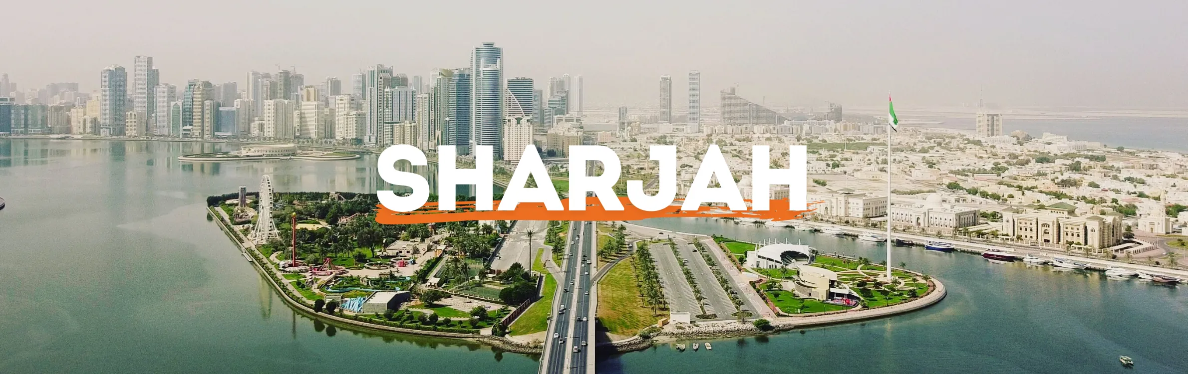 Sharjah von oben gesehen mit der Skyline im Hintergrund