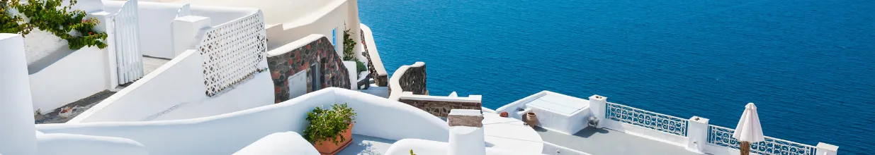 Typisch Weiße Häuser und Treppen in Griechenland