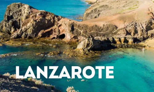 Felsen und Bucht auf Lanzarote