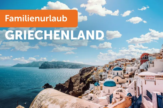 Weiße Häuser mit blauen Dächern