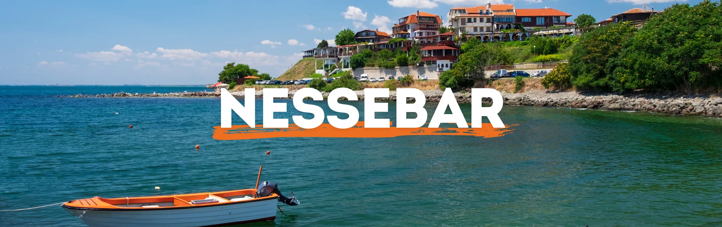 Küste von Nessebar mit Häusern im Hintergrund