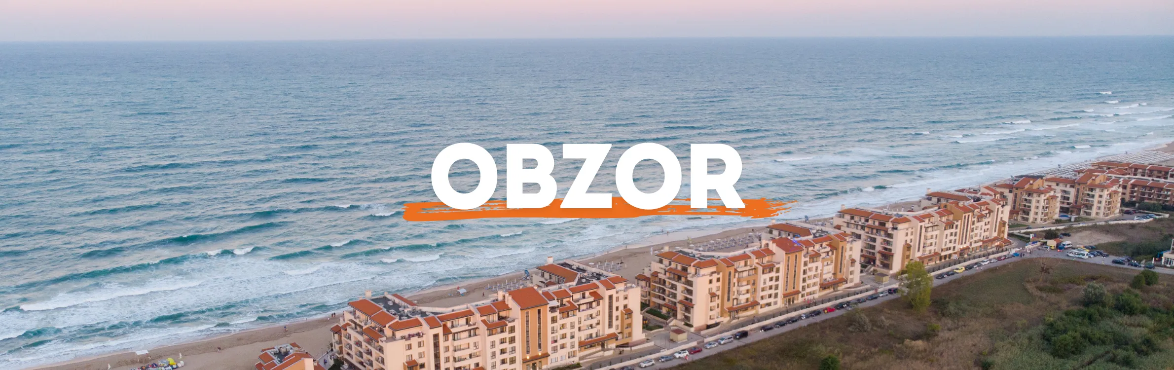 Strand von Obzor von oben gesehen mit Häusern