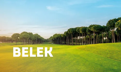 Strand in Belek mit Sonnenliegen