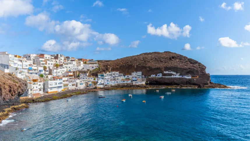 Playa de Tufia an der Küste von Gran Canaria