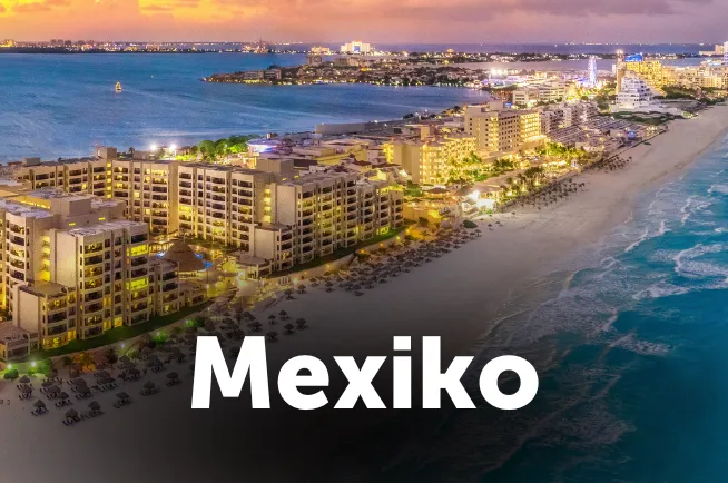 Strand mit Hotels in Mexiko